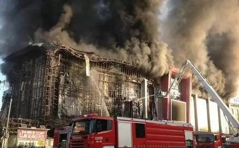 北京喜隆多火災現場